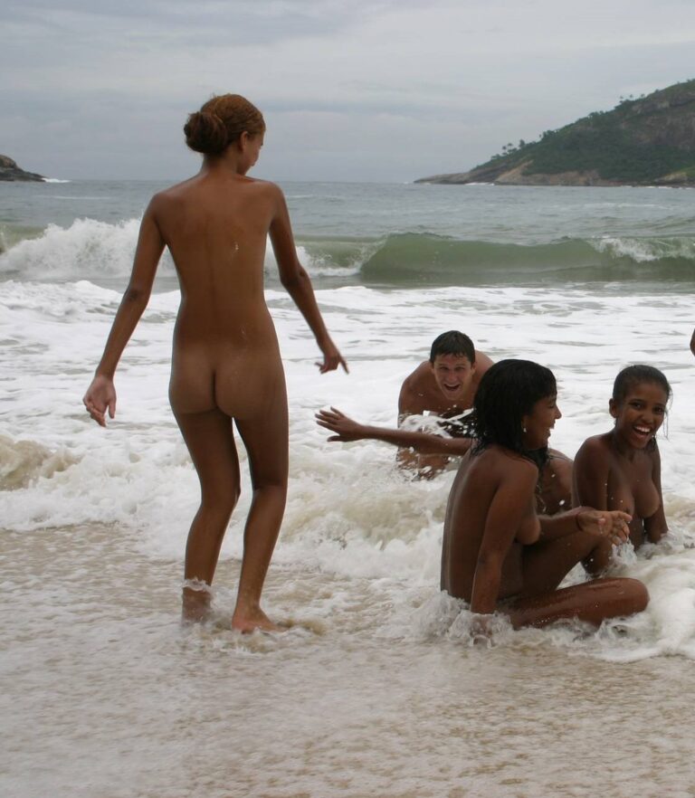 Embracing Freedom – Brazilian Coastal Splashes and the Essence of Pure Naturism